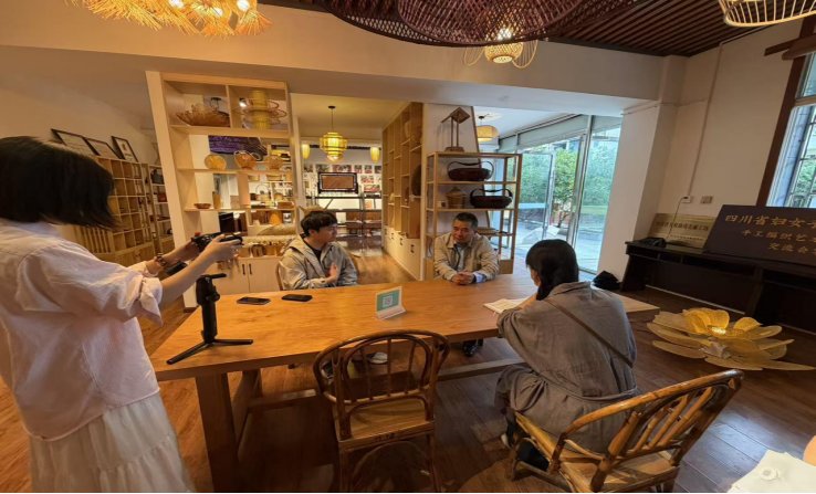 74e4a4a0a5a2da394db7edf0401ebf6a.png 决赛现场汇聚了来自全国各地各行业(食