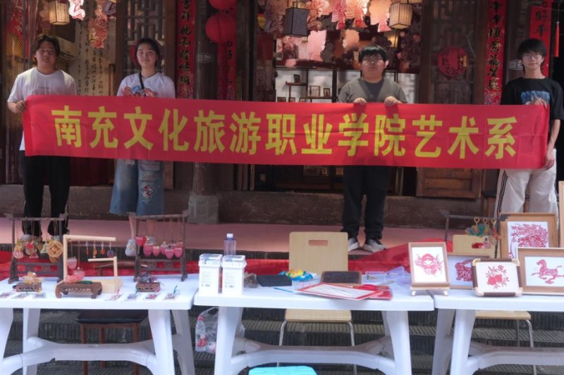 刘林两位老师带领下